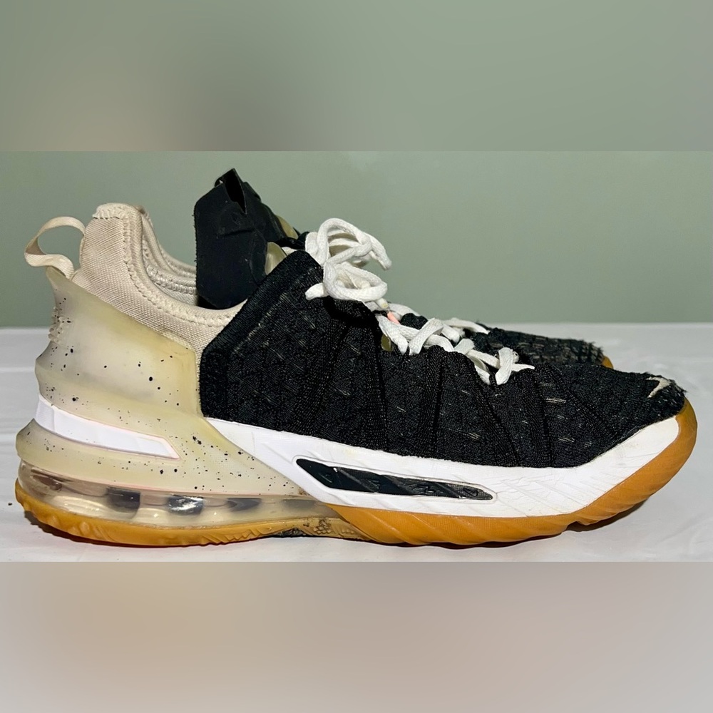 Boys Black/White/Gum Nike Lebron XVIII (18) Low Basketball Shoes Size 5